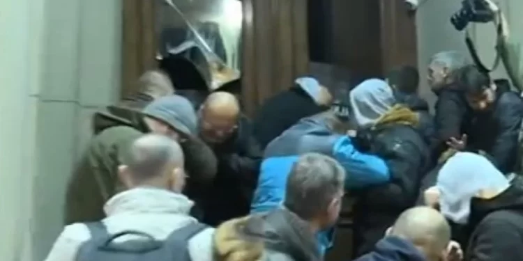Šok zahtev upućen sa protesta, građanin traži hitnu smenu: Nesposobni su! (VIDEO)