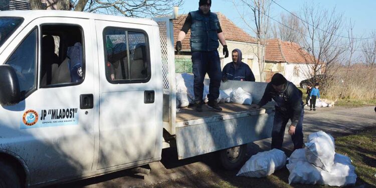 Distribucija ogreva za zimu za 399 domaćinstava u opštini Opovo
