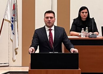 Isplata počinje sutra: Skupština potvrdila, 30.000 dinara za radnike u javnom sektoru
