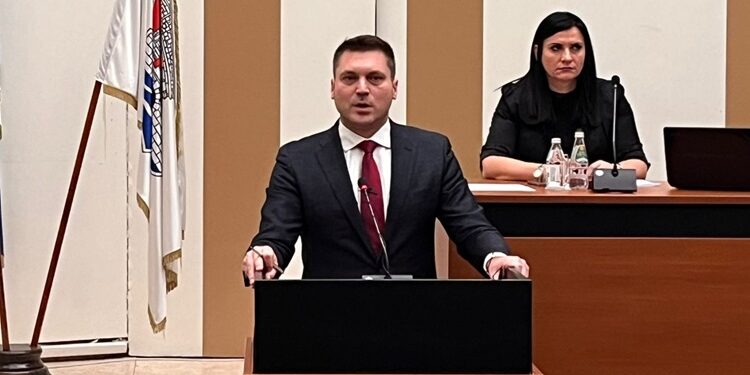 Isplata počinje sutra: Skupština potvrdila, 30.000 dinara za radnike u javnom sektoru
