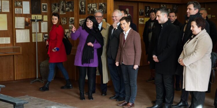Ambasador Hil i Ana Brnabić u Idvoru