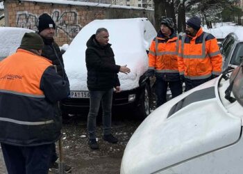Radnici Higijene neprestano čiste sneg u Pančevu