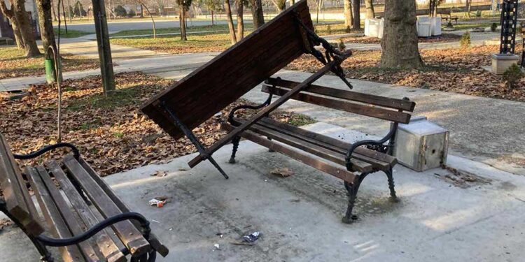 Dokle? Huliganski pir u sefkerinskom parku