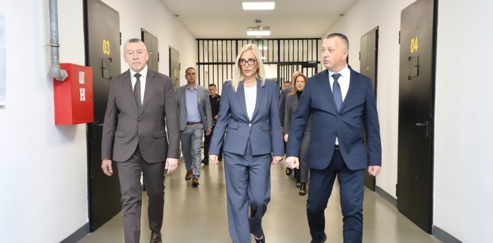 Ministarka pravde Maja Popović posetila zatvor i pravosudne organe u Pančevu