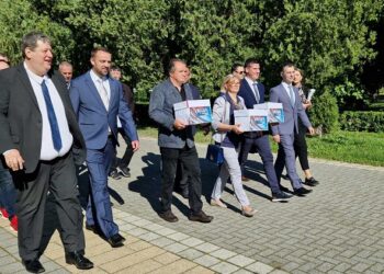 Prva predata lista u Kovačici „Aleksandar Vučić – Kovačica sutra“