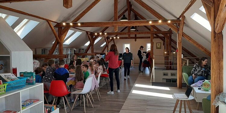 Dečje aktivnosti u biblioteci: Obeležen Svetski dan dečje knjige, sutra svečani program povodom dana ustanove