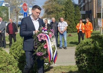 Gradonačelnik Pančeva odao pomen radnicima Rafinerije poginulim od NATO bombi