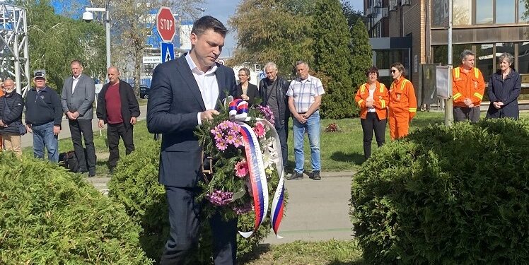 Gradonačelnik Pančeva odao pomen radnicima Rafinerije poginulim od NATO bombi