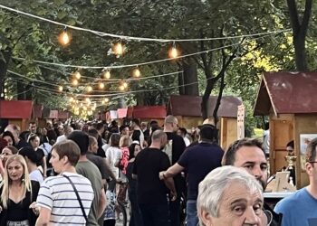 U Narodnoj bašti počeo prvi regionalni vinski festival u Pančevu „Wine Weekend“