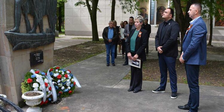Dan pobede: Položeni venci u Opovu i Barandi