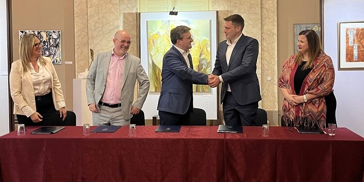 Ministar kulture Nikola Selaković u Pančevu potpisao ugovore za projekte u oblasti kulture