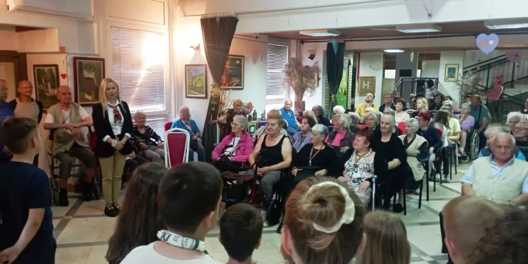 Završna priredba „Pčelice D“ iz Pančeva u Gerontološkom centru Pančevo