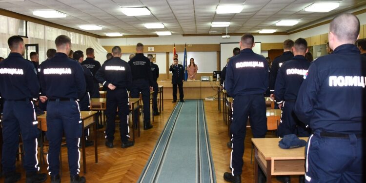 Novi policajci položili zakletvu, i penzioneri na prijemu