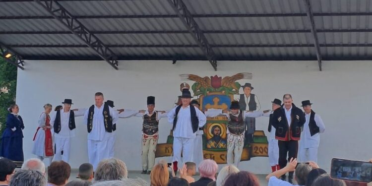 U Crepaji za dane vikenda održan prvi susret veterana folklora