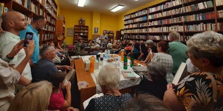 Fotomonografija „Moje selo Gaj“ promovisana u biblioteci