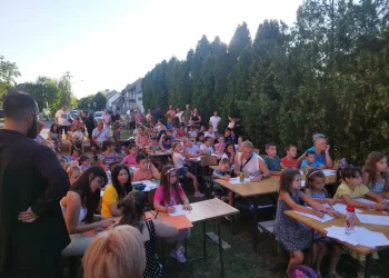 Javni čas crtanja za decu u Jabuci
