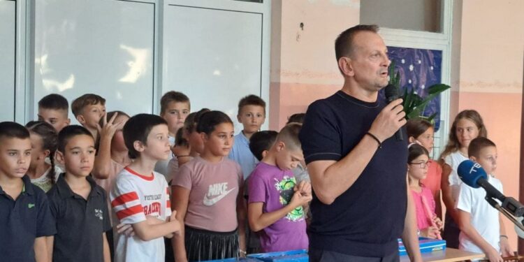Stojadinov na prijemu đaka prvaka: Roditelji, vaša podrška je, uz nesebičnu podršku nastavnika, neprocenjiva