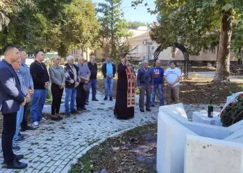 Položeni venci i odata pošta palim borcima u Sefkerinu