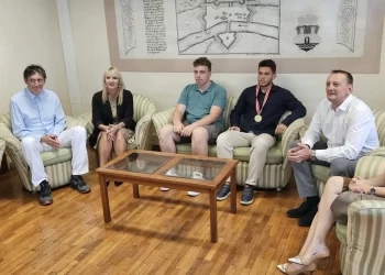 Stojadinov priredio prijem za osvajače medalja na međunarodnim takmičenjima iz geografije i istorije