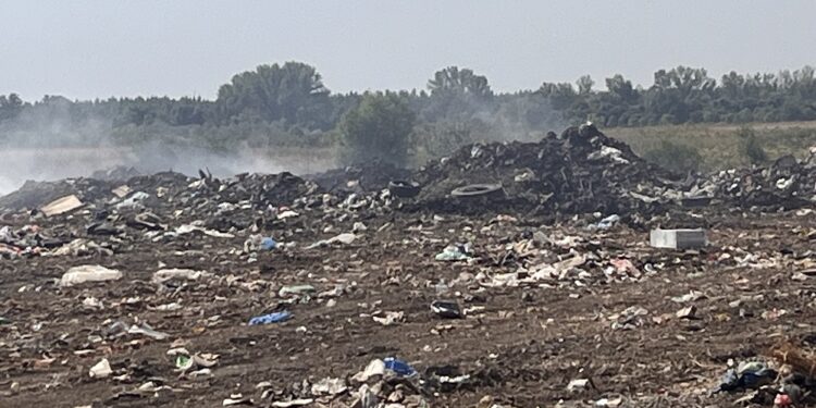 Ugašen požar u Jabuci: Vatra posledica nesavesnog ponašanja građana