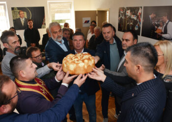 OO SNS Opovo proslavio stranačku slavu