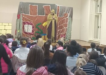 Kačarevo: Odigrana pozorišna predstava za decu „Princeza i princ žabac“
