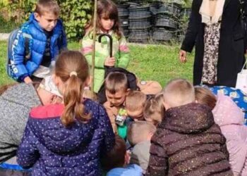 Prvaci u Jabuci zasadili svoje drvo u dvorištu škole