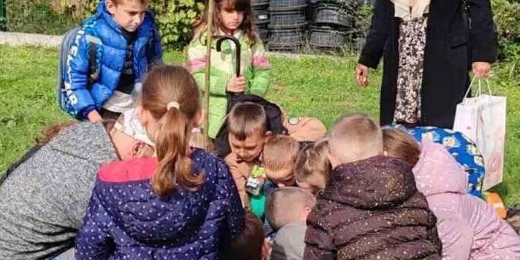 Prvaci u Jabuci zasadili svoje drvo u dvorištu škole
