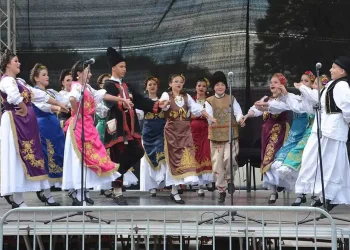 Miholjski susreti sela u Opovu: Banatski slatski dan, folklor i koncert