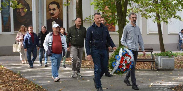 Dan Opova: Položen venac na spomenik palim rodoljubima