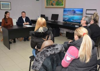 Opovo: Potpisani ugovori za Usluge socijalne zaštite – lični pratilac deteta