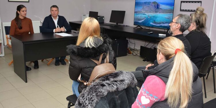 Opovo: Potpisani ugovori za Usluge socijalne zaštite – lični pratilac deteta