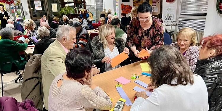 Praznična atmosfera: Predstavnici MZ Kotež posetili Gerontološki centar u Pančevu
