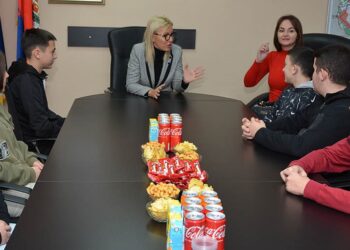 Đački parlament OŠ „Dositej Obradović“ posetio Predsednicu Opštine Opovo