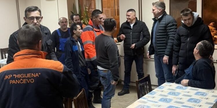 Gradonačelnik Stevanović i poslanik Tešić na terenu sa 3. smenom čistača
