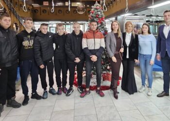 U Pančevu platne kartice učenicima koji se školuju za deficitarna zanimanja