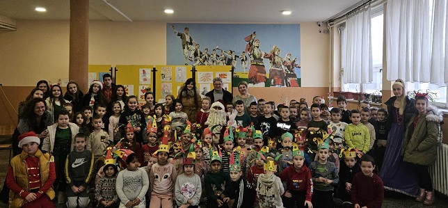 Fantastična praznična atmosfera u Jabuci: Program i paketići za dečju sreću