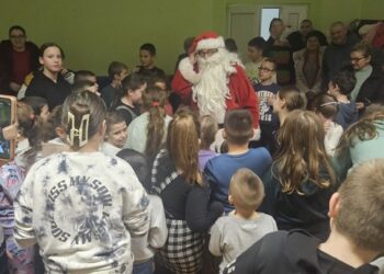 Novogodišnja žurka za decu u Jabuci (FOTO)