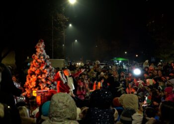 Pogledajte kako su Pančevci na Tesli i Kotežu dočekali Deda Mraza (VIDEO)