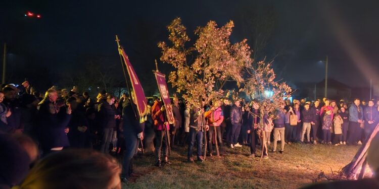 U Jabuci doček Badnje večeri uz fantastičan vatromet (Foto i video)