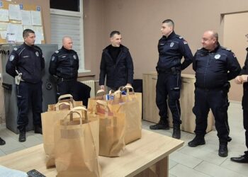 Dežurni heroji: Predsednik opštine Kovačica posetio službe koje se brinu o našim građanima