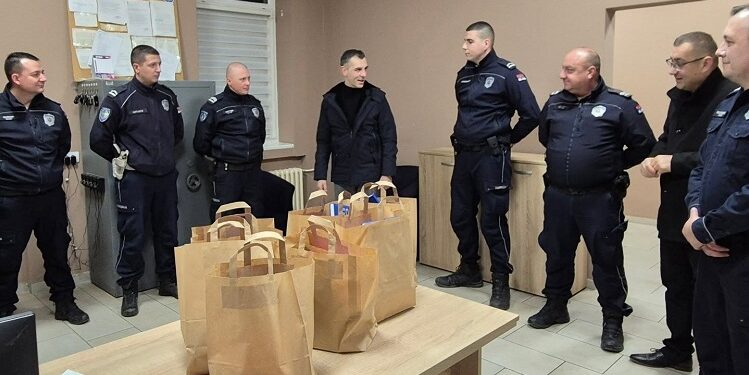 Dežurni heroji: Predsednik opštine Kovačica posetio službe koje se brinu o našim građanima