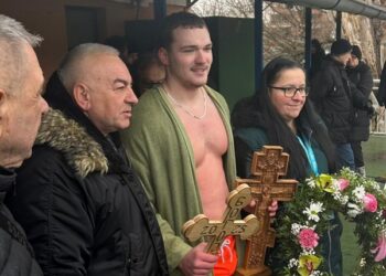 Bog se javi! Pančevac Ognjen Savić prvi doplivao do Časnog krsta