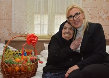 Predsednica opštine Opovo u poseti najstarijim sugrađanima: Danica iz Sakula sa osmehom gazi desetu deceniju života
