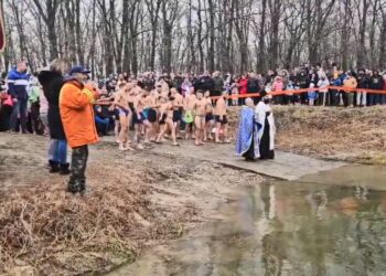 U Jabuci prvi put plivali za Časni krst (VIDEO)