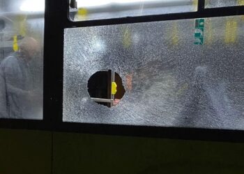 Uhapšen vandal: Kamenom naneo štetu na autobusu i javnoj česmi u Kačarevu