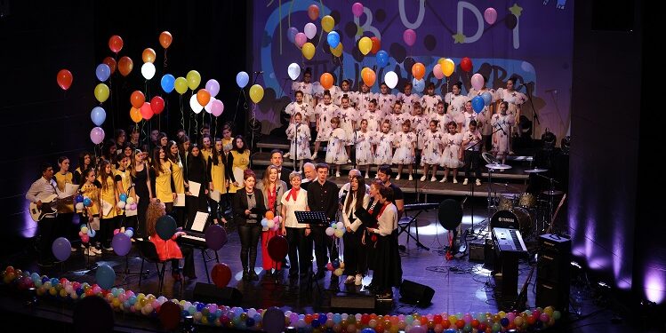Bijenale umetničkog dečjeg izraza BUDI otvara konkurs za decu umetnike – nagrada put u Diznilend