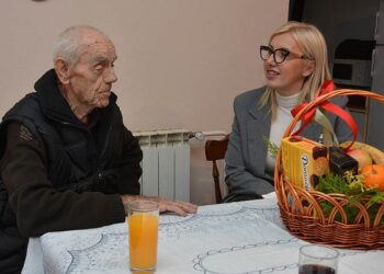 Predsednica opštine Opovo u poseti najstarijim sugrađanima: Milorad Knežević vitalan i u 94.