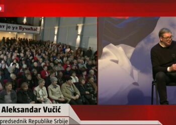 Predsednik Vučić razgovarao sa građanima Kovačice