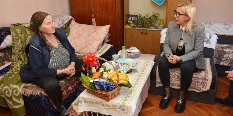 Briga za stare u Opovu: Predsednica opštine posetila Leposavu Tričković